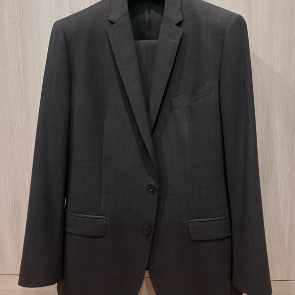Dolce & Gabbana suit. Worn but Tags still on. Doesn’t fit me. - Picture 6 of 6